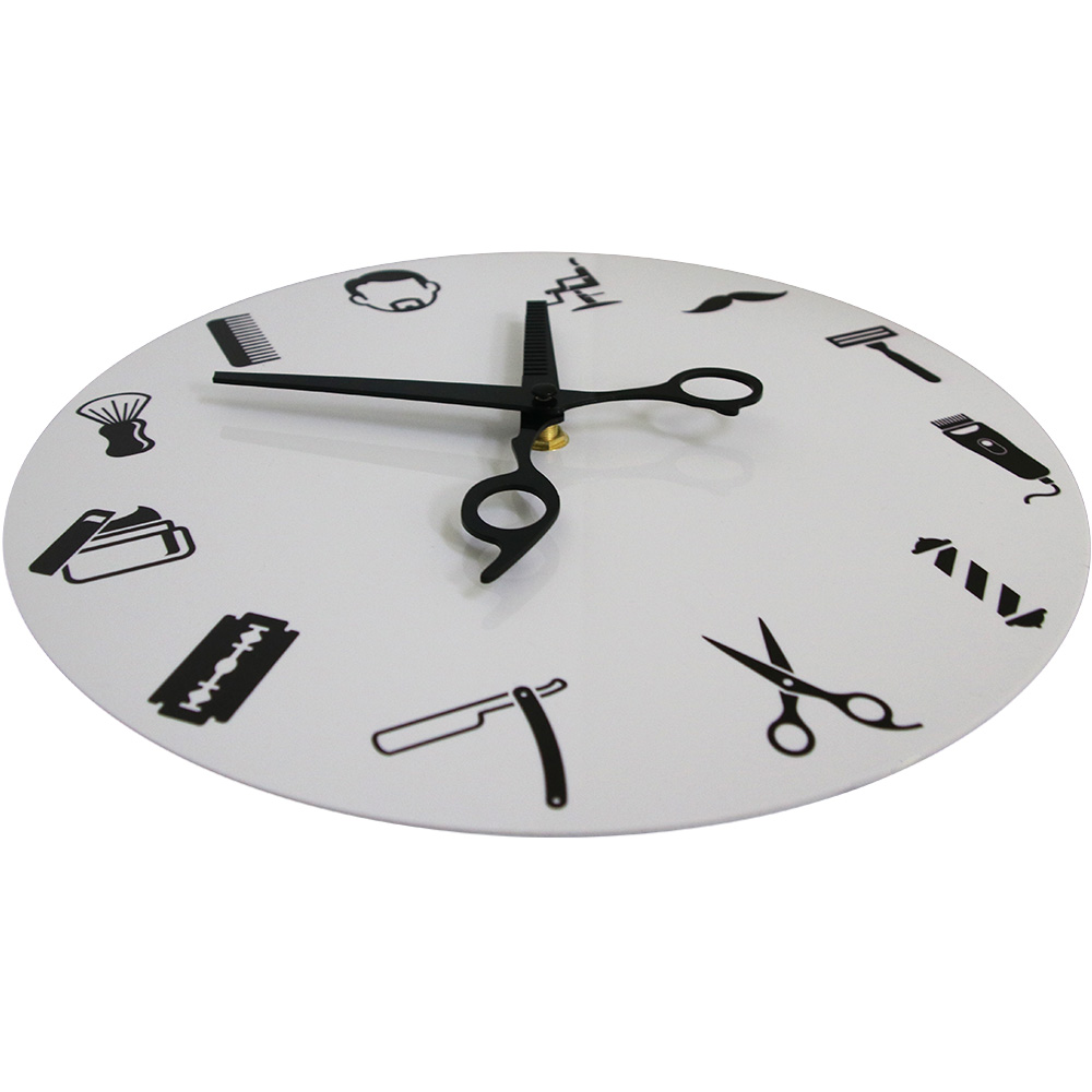 Jam Dinding Barbershop dengan  - Men'S Grooming Barbershop ulasan dan harga