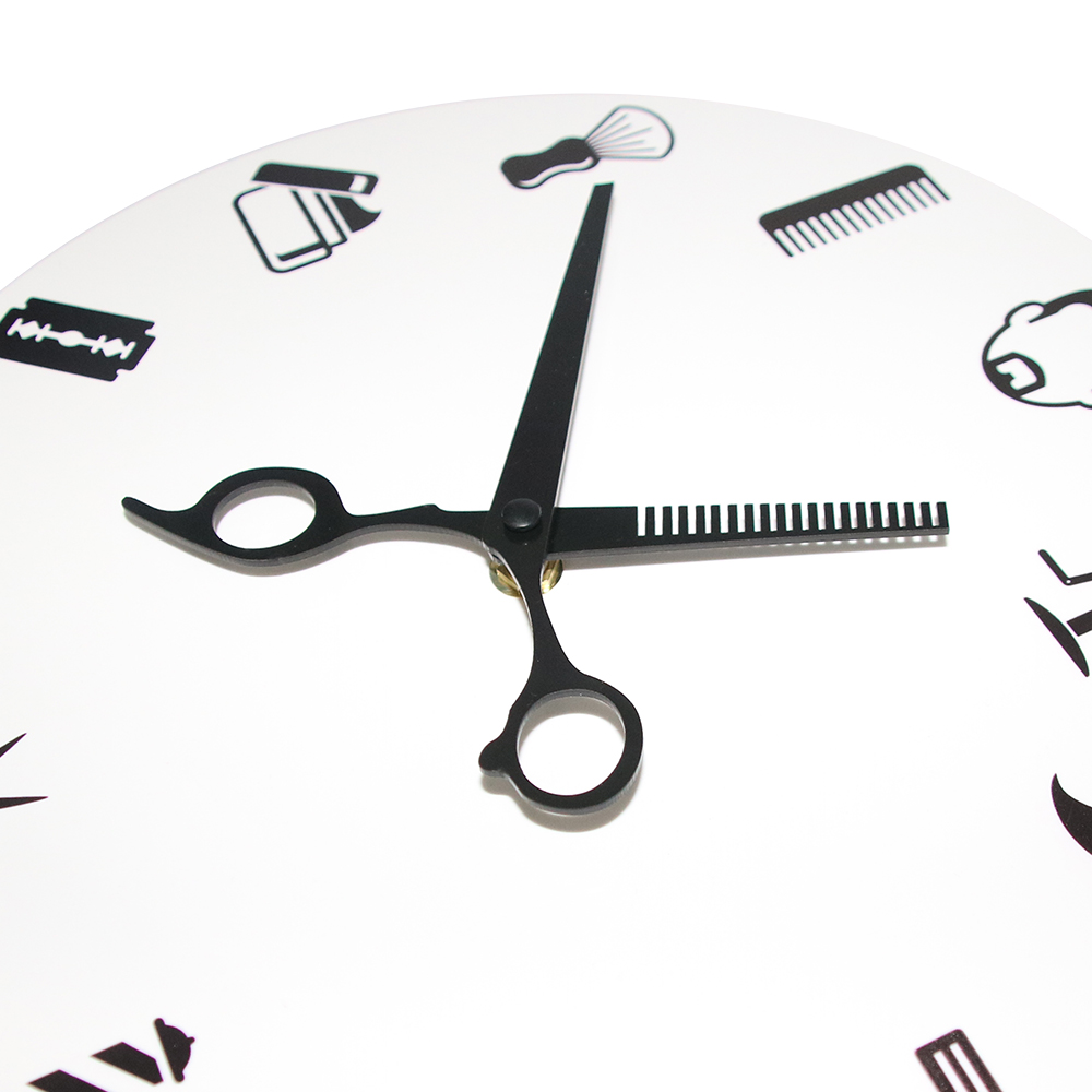 Jam Dinding Barbershop dengan  - Men'S Grooming Barbershop ulasan dan harga