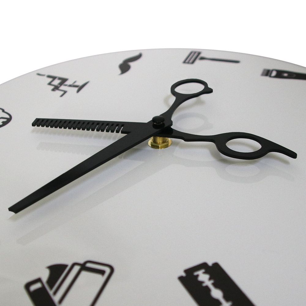 Jam Dinding Barbershop dengan  - Men'S Grooming Barbershop ulasan dan harga